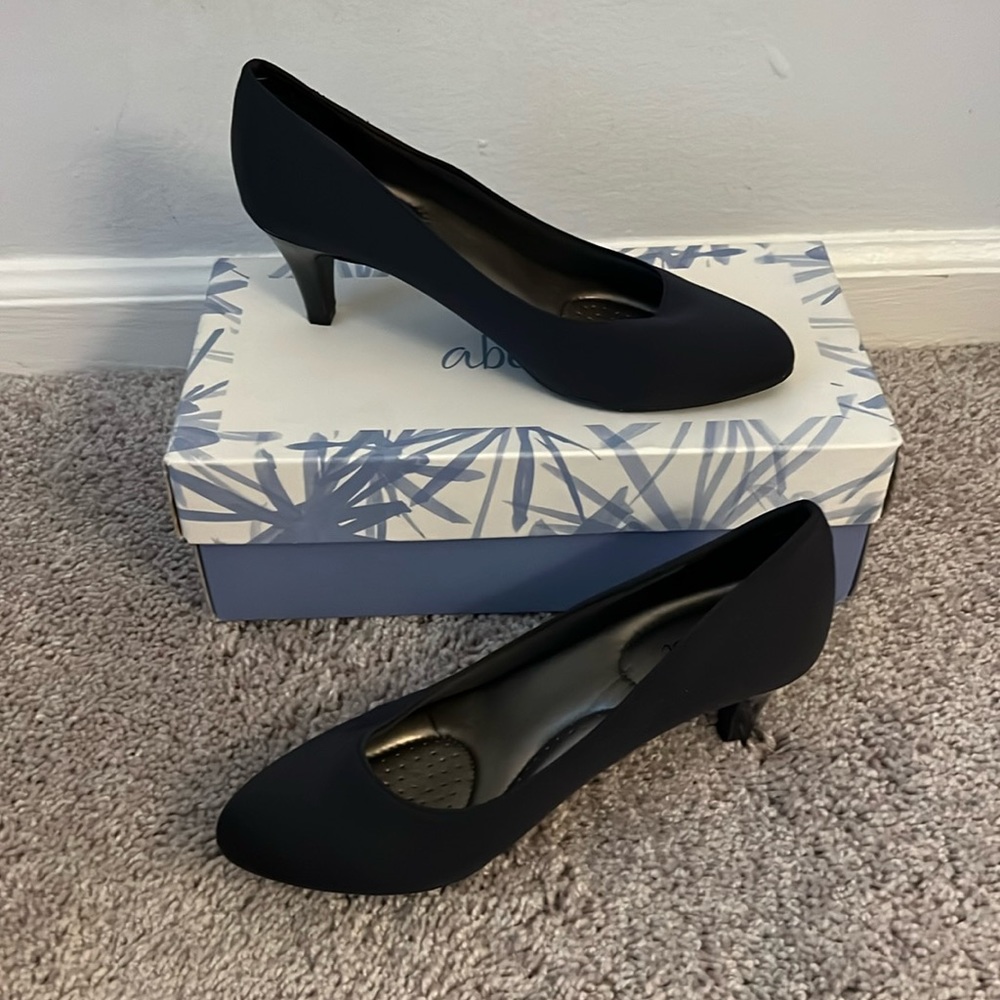 Abella Navy Blue Heels Size 7 1/2